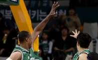 [포토]양동근, '두 명의 수비 틈 사이로'