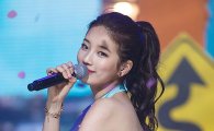 '이민호와 열애' 수지, '엠카'서 드러낸 복근…'너무 야했나?'