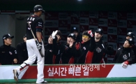 [포토]솔로 홈런 친 kt 마르테
