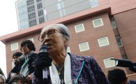 [포토]일본대사관 앞에 선 김복동 할머니 