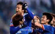 [포토]염기훈, '환상적인 왼발 프리킥 골 환호'
