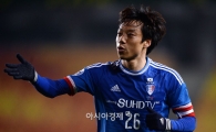 [포토]서포터즈 향해 손짓하는 수원 염기훈