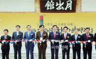 [포토]대한민국 한옥건축박람회 둘러보는 이낙연 전남도지사