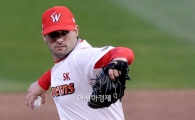 [포토]SK 선발 벤와트의 피칭