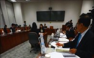 [포토]국회, '日 역사 왜곡 규탄' 결의안 채택 논의