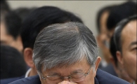 [포토]눈 감은 이은철 원자력안전위원장