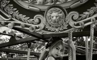 [포토] 유이, 회전목마 위 란제리룩…'관능미 철철'