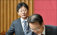 [포토]회의 참석하는 유승민 원내대표