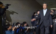 [포토]비공개 최고회의 참석하는 김무성 대표