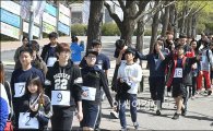 [포토]4.19 민주묘지로 향하는 국민대학생들