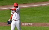 [포토]윤희상, '오늘 경기 힘드네~'