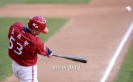 [포토]김호령, '1회 선두타석부터 시원한 2루타'