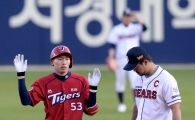 [포토]김호령, '기대감 높히는 톱타자 2루타'