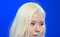 김예림, 외모·음악 변화에 "여자가 돼가는 기분"