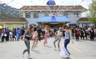 보성군 “득량역 추억마을 코스프레에 놀러오세요”
