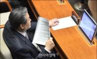 [포토]기분좋은(?) 김무성 대표 