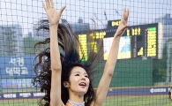 [포토] 박기량, '야구장 분위기 업~'