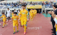 [포토]윤장현 광주시장,  광주FC 선수단 격려
