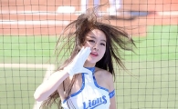 [포토] 치어리더, 햇살에 더 빛나는 뽀얀 속살 