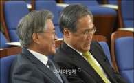 [포토]활짝 웃는 문재인·우윤근