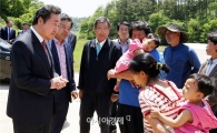 [포토]이낙연 전남도지사, 네팔 지진피해 다문화가족 위문