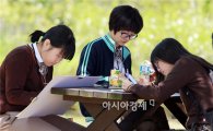 [포토]함평나비축제장에서 그림 삼매경에 빠진 학생들