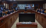 [포토]최경환 부총리 "내년부터 환경개선 기여 상품 관세인하"