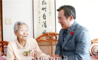 곡성군, 어버이날 카네이션 달아드리기 행사 가져 