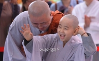 [포토]'환한 미소 짓는 동자승'