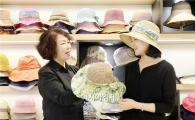 [포토]자외선 차단, 멋스러운 모자 어떠세요