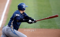 [포토]선취 1타점 적시타 치는 NC 나성범