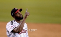[포토]소사, '나의 승리는 하늘의 뜻이야'