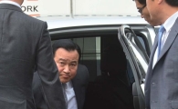 [포토]인상 쓴 이완구 전 총리 