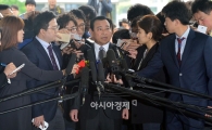 이완구 前 총리, 15시간 검찰 조사 후 귀가 