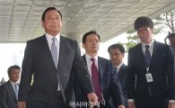 '불법정치자금' 이완구측 첫 재판서 혐의부인