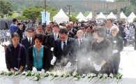 [포토]5·18 민주화운동 추모식에 참석한 외국인들
