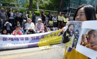 [포토]100인의 영웅들 책자에 실린 김복동 할머니