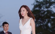 [포토] '백상예술대상' 김아중, 순백의 드레스 입은 여신