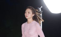 [포토] '백상예술대상' 이솜, 몸매 드러난 밀착 원피스