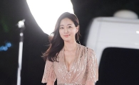 [포토] 김사랑, 우아한 드레스 속 초특급 볼륨