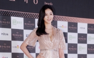 [포토] '백상예술대상' 김사랑, 우아한 가슴라인 노출!