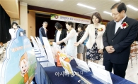 [포토]어린이 급식관리지원센터 둘러보는 송광운 북구청장