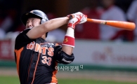 [포토]정훈, '힘껏 잡아당긴 투런 홈런'