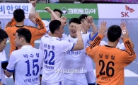 [포토]신협 상무, '챔프전 진출이야!'