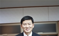 원종규 코리안리 사장 "김과장, 英에 석달 있다 와"