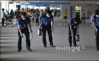 [포토]인천공항 입국장, 전면 소독