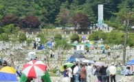 [포토]메르스 공포에도 북적이는 현충원 