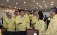 [메르스 공포]최경환 총리대행, 대책본부 방문