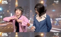 SNL코리아6 전효성, 할머니 스웨터 벗으니…'아찔' 볼륨 몸매
