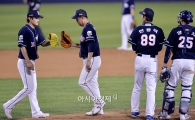 [포토]노경은과 교체되는 이현승